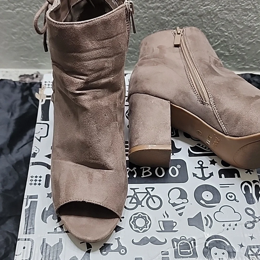 Womens Taupe brushed suede size 10. - Picture 7 of 7